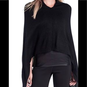 Lolë Black Alka Poncho